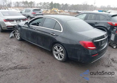 2018 Mercedes-Benz E 300 4Matic z USA, uszkodzony, nr VIN WDDZF4KB9JA354483